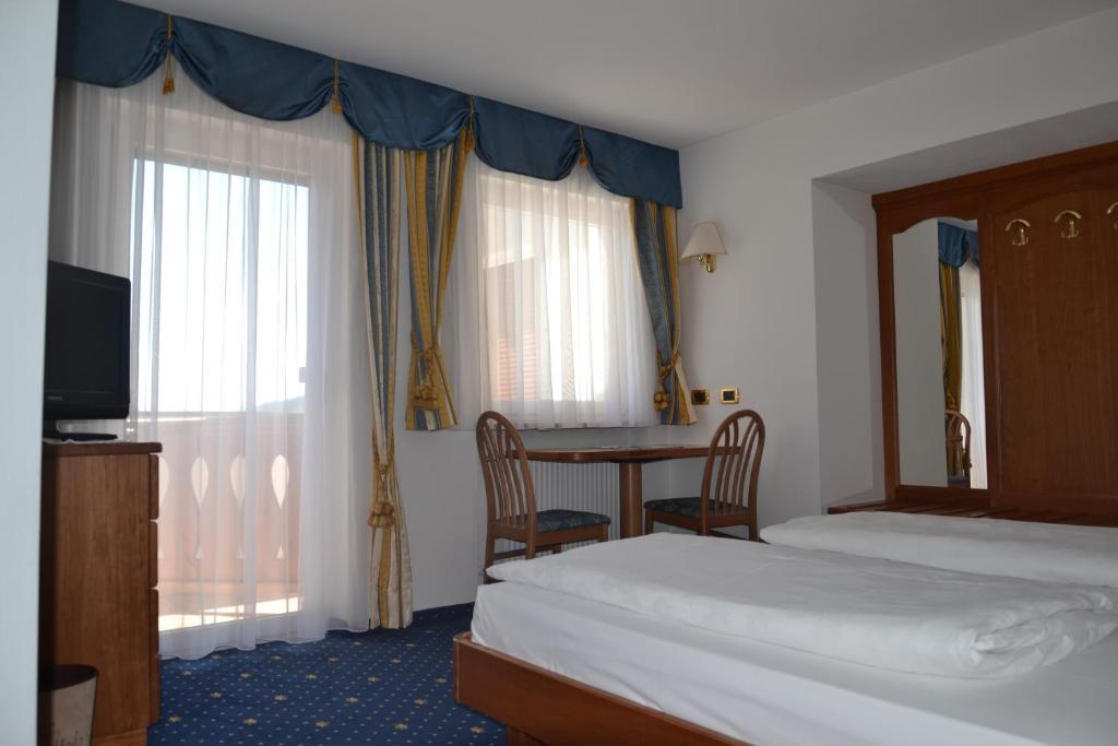 סלבה די ואל גרדנה Hotel Scoiattolo חדר תמונה